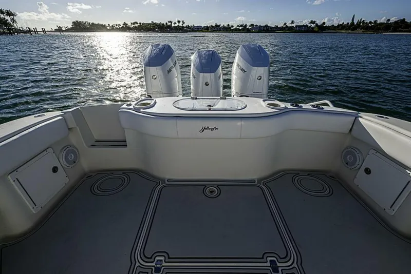 Slide: The Image of Yellowfin 39 Offshore 2011 - 15
