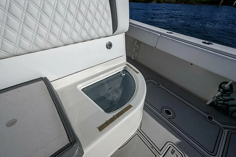 Slide: The Image of Yellowfin 39 Offshore 2011 - 16