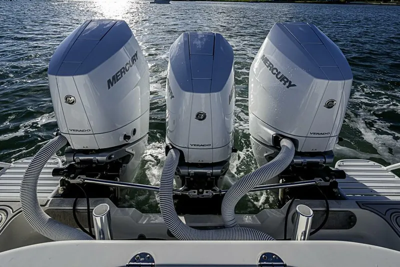 Slide: The Image of Yellowfin 39 Offshore 2011 - 18