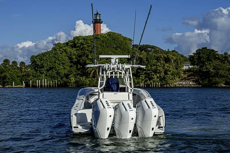 Slide: The Image of Yellowfin 39 Offshore 2011 - 3
