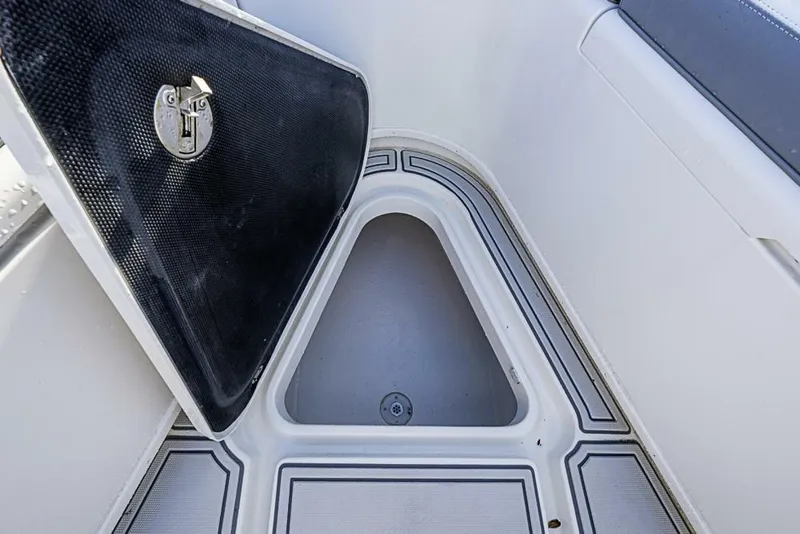 Slide: The Image of Yellowfin 39 Offshore 2011 - 4