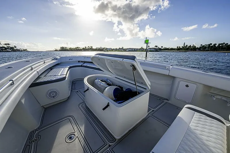 Slide: The Image of Yellowfin 39 Offshore 2011 - 6