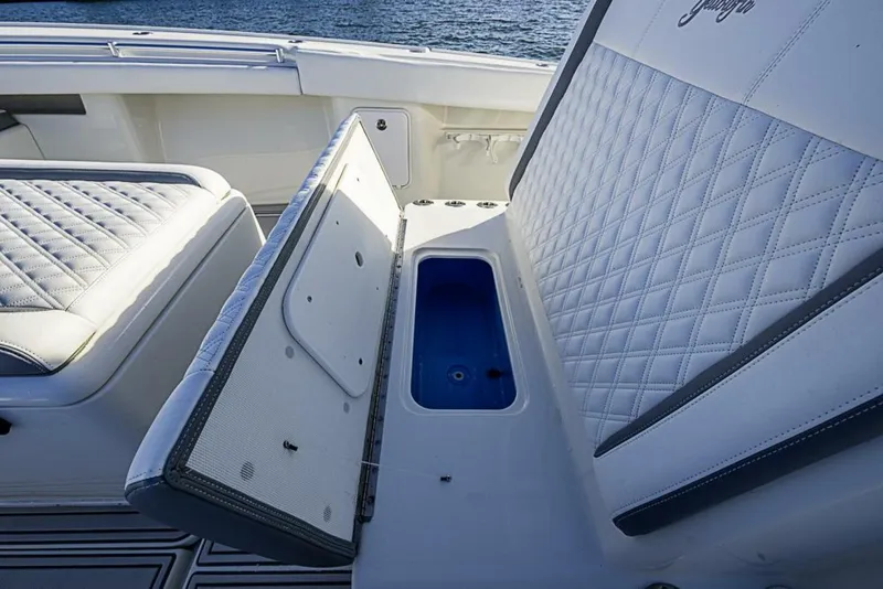 Slide: The Image of Yellowfin 39 Offshore 2011 - 8