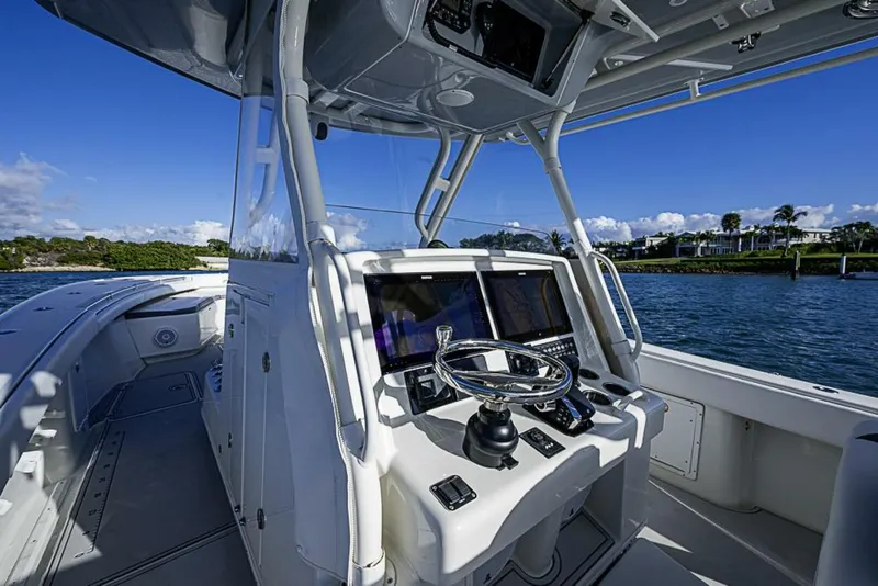 Slide: The Image of Yellowfin 39 Offshore 2011 - 9