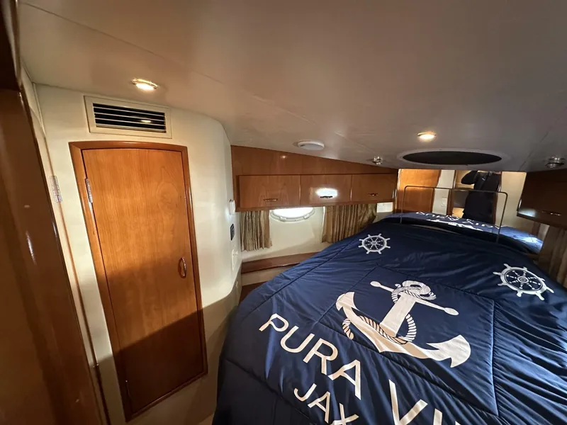 Slide: The Image of Carver Yachts 36 SS 2005 - 41