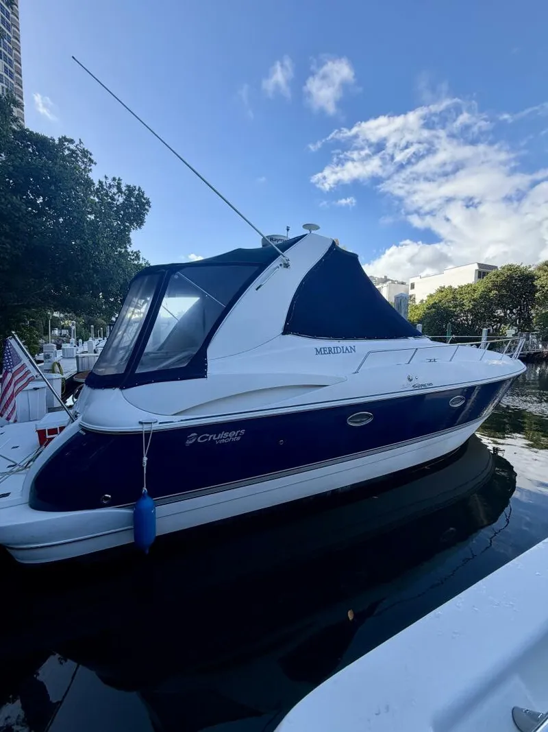 The Image of Cruisers 370 Express 2007 - 0