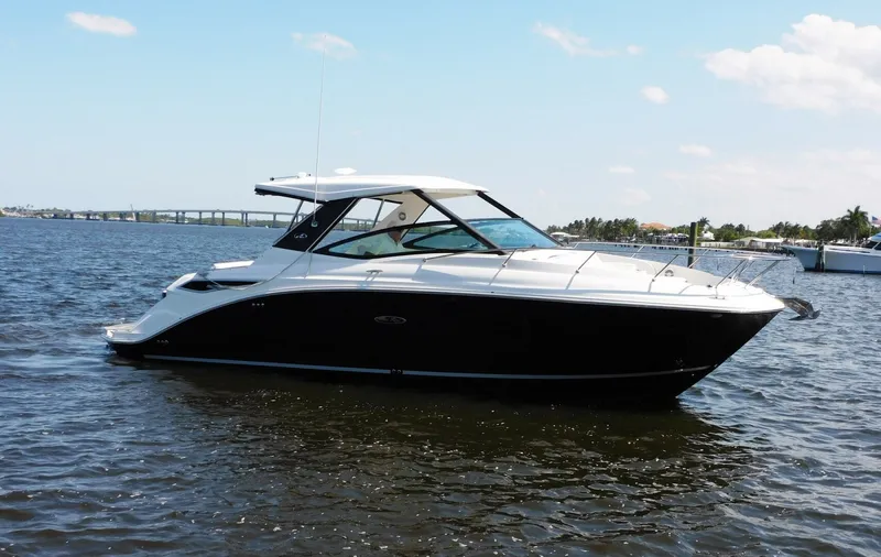 The Image of Sea Ray Sundancer 320 2018 - 0