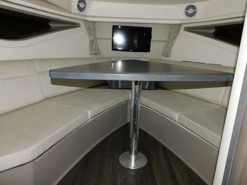 Slide: The Image of Sea Ray Sundancer 320 2018 - 11
