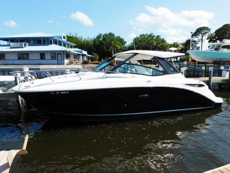 Slide: The Image of Sea Ray Sundancer 320 2018 - 16