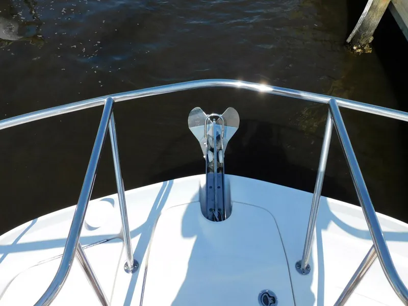 Slide: The Image of Sea Ray Sundancer 320 2018 - 17