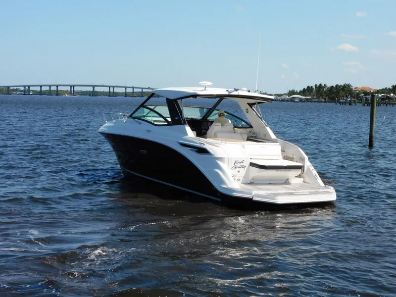 Slide: The Image of Sea Ray Sundancer 320 2018 - 3