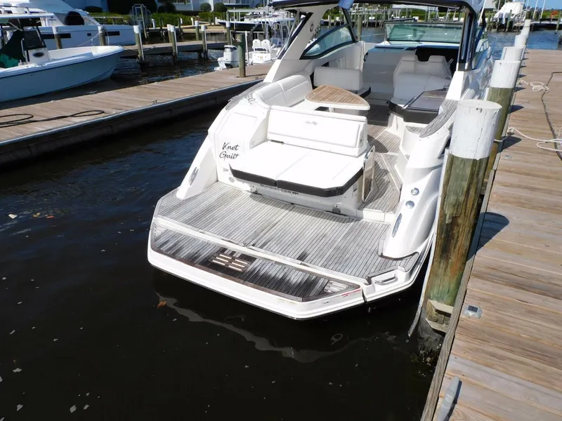 Slide: The Image of Sea Ray Sundancer 320 2018 - 32