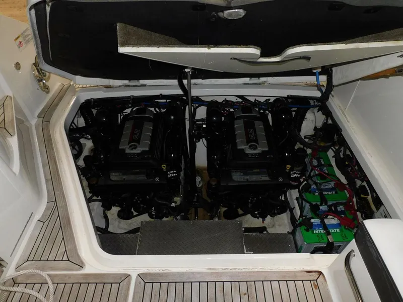 Slide: The Image of Sea Ray Sundancer 320 2018 - 33