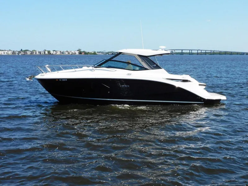 Slide: The Image of Sea Ray Sundancer 320 2018 - 4