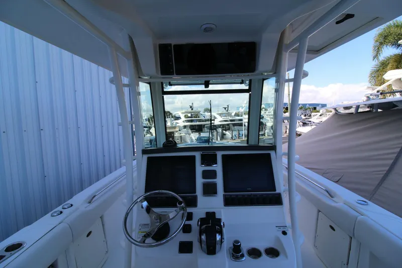 Slide: The Image of Boston Whaler 320 Outrage 2015 - 2