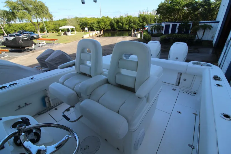 Slide: The Image of Boston Whaler 320 Outrage 2015 - 7