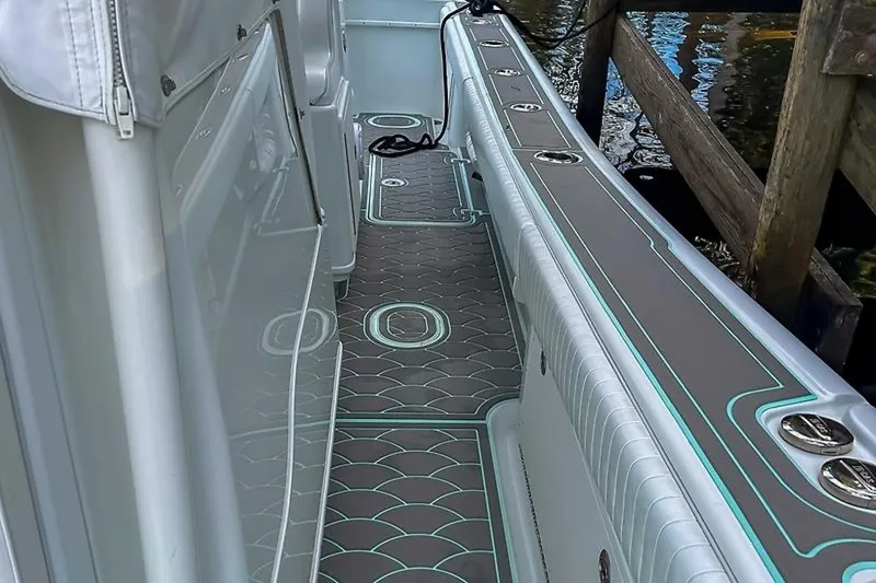 Slide: The Image of Yellowfin 36 Offshore 2014 - 19