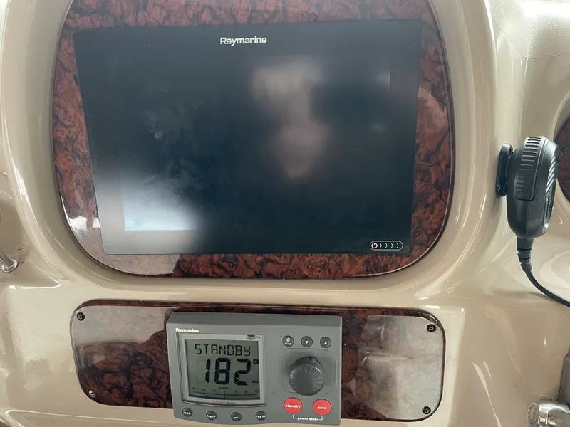 Slide: The Image of Sea Ray 380 Sundancer 2001 - 13