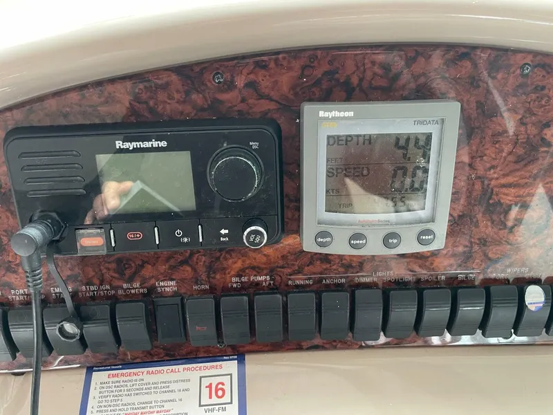 Slide: The Image of Sea Ray 380 Sundancer 2001 - 14