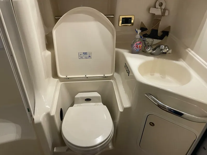 Slide: The Image of Sea Ray 380 Sundancer 2001 - 33