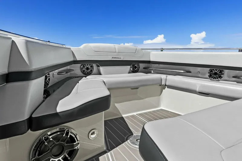 Slide: The Image of Formula 380 Super Sport Crossover 2023 - 7