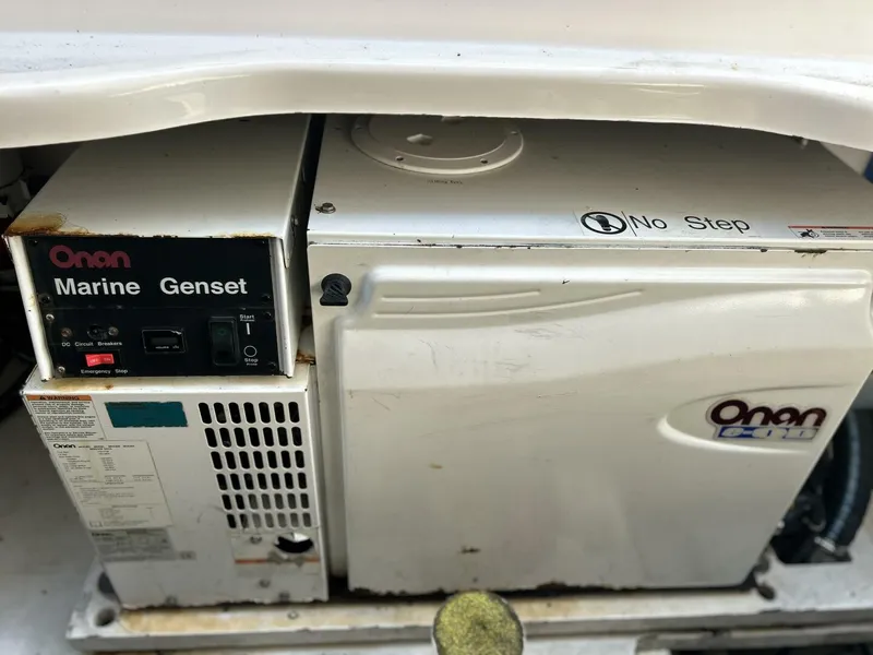 Slide: The Image of Tiara 3500 Sovran 2008 - 45
