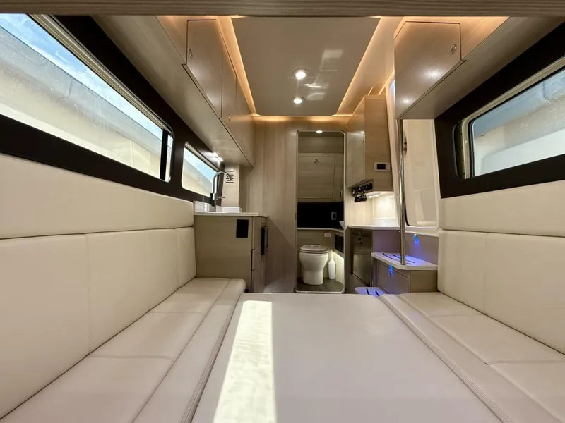 Slide: The Image of Scout 425 LXF 2021 - 5