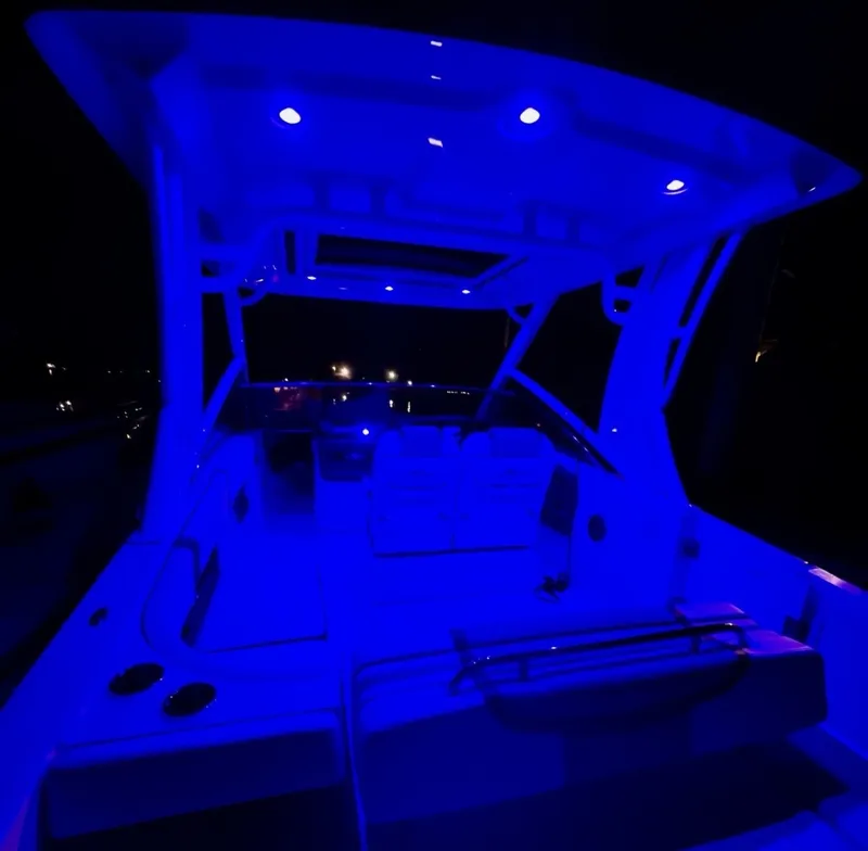 Slide: The Image of Chaparral 280 OSX 2023 - 22