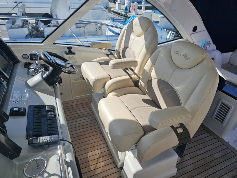 Slide: The Image of Sea Ray 500 SUNDANCER 2012 - 17