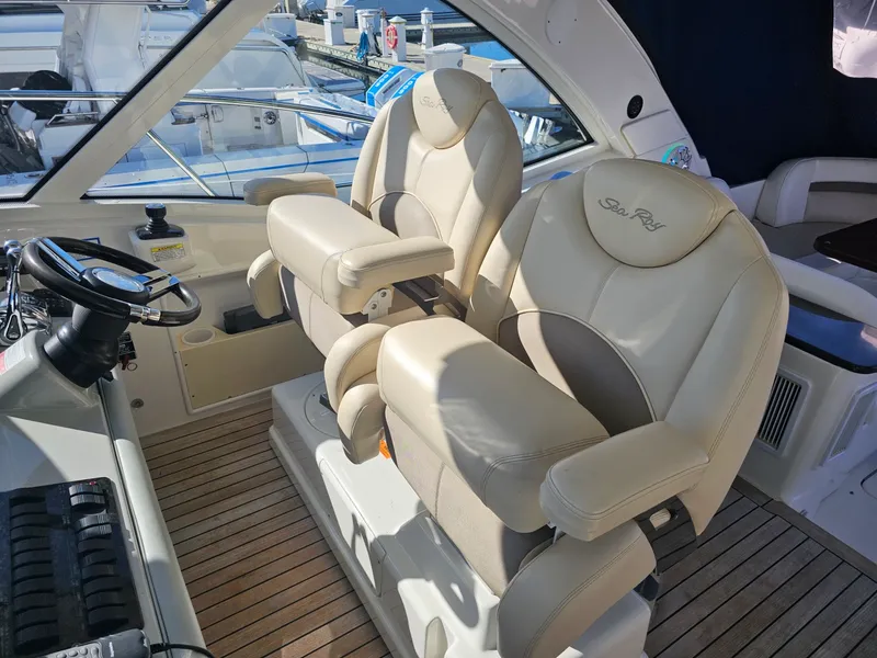Slide: The Image of Sea Ray 500 SUNDANCER 2012 - 18