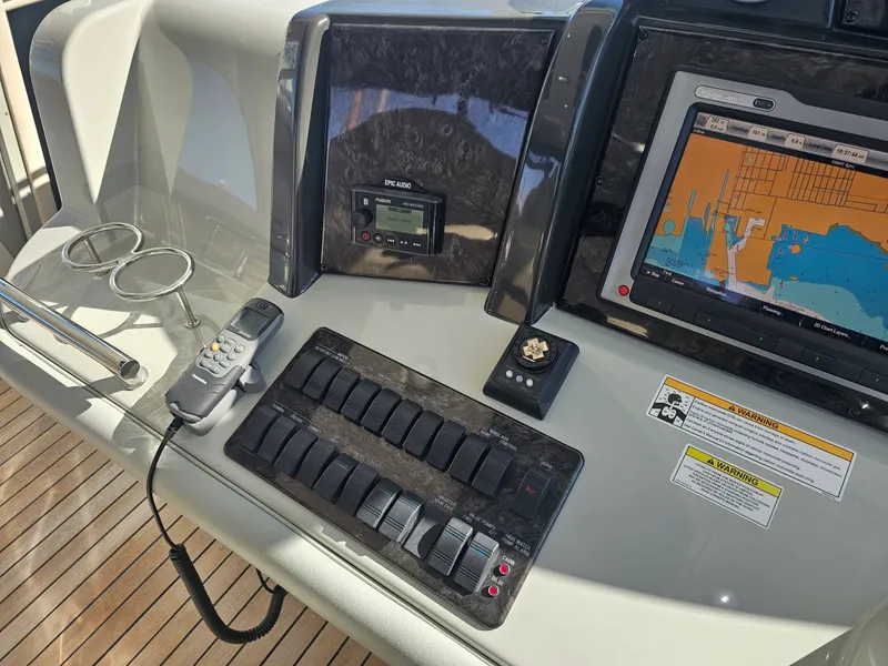 Slide: The Image of Sea Ray 500 SUNDANCER 2012 - 22