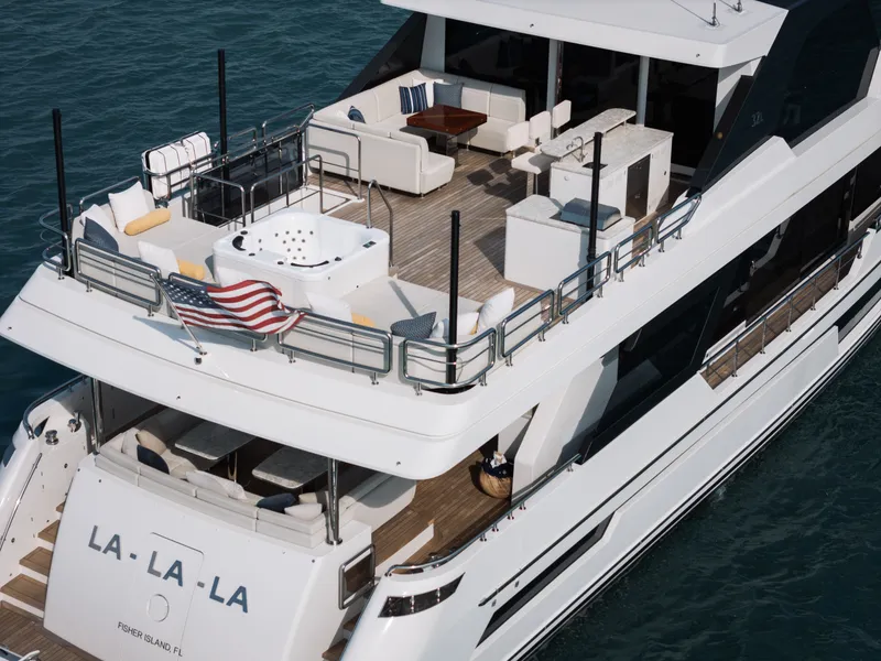 Slide: The Image of Ocean Alexander 32 L 2024 - 15