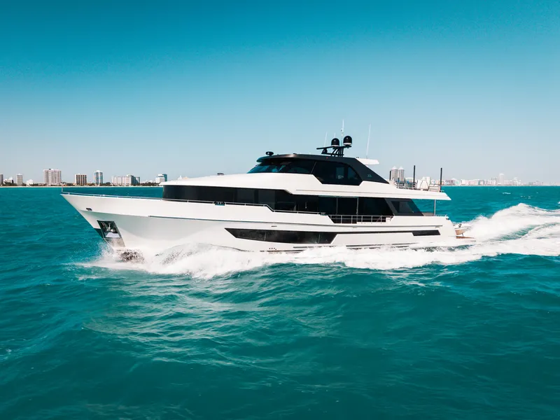 Slide: The Image of Ocean Alexander 32 L 2024 - 2