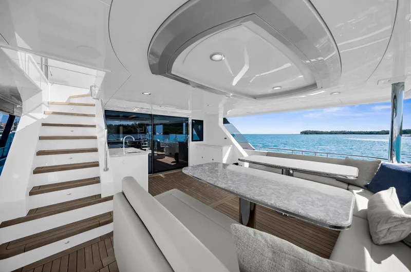 Slide: The Image of Ocean Alexander 32 L 2024 - 23