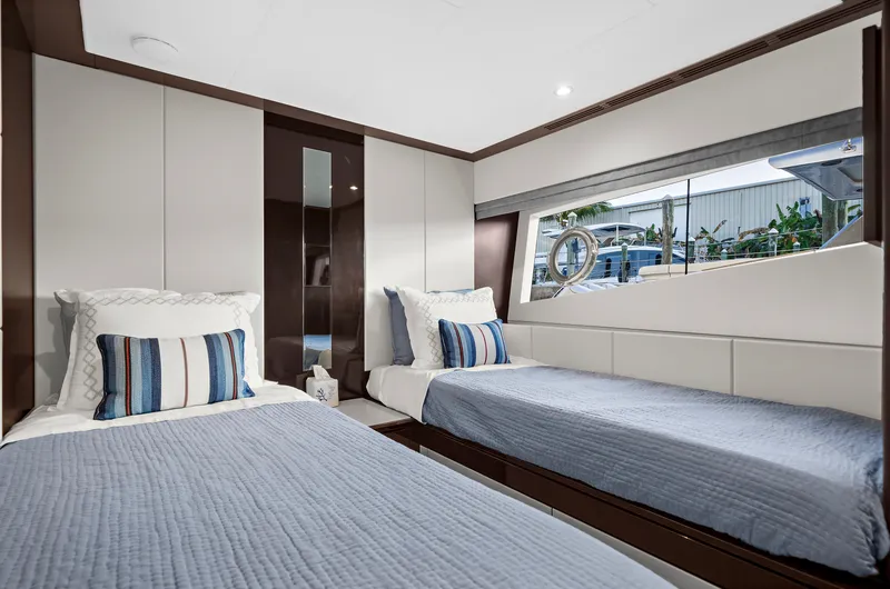 Slide: The Image of Ocean Alexander 32 L 2024 - 70