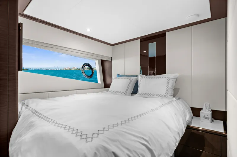 Slide: The Image of Ocean Alexander 32 L 2024 - 73
