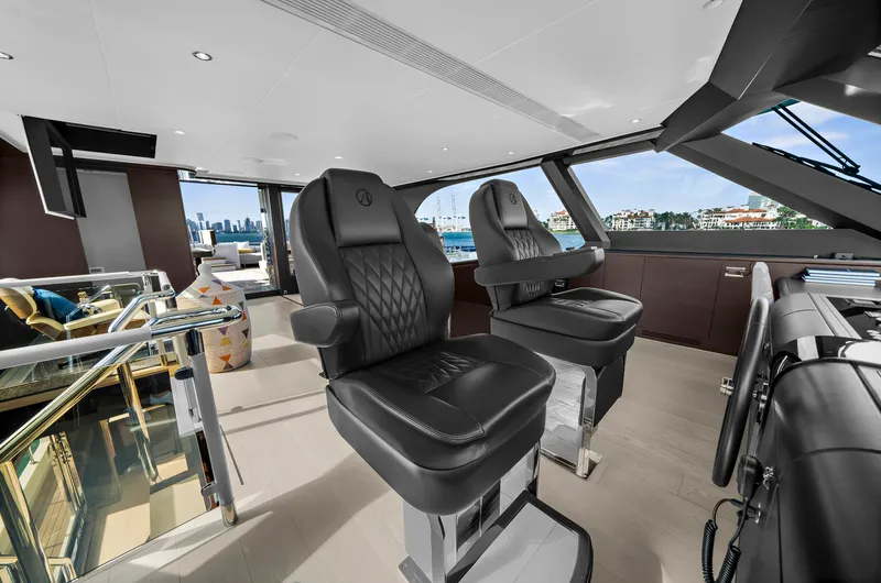 Slide: The Image of Ocean Alexander 32 L 2024 - 90
