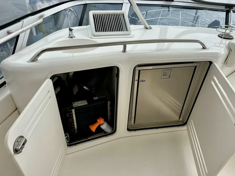 Slide: The Image of Sea Ray 480 Sedan Bridge 2002 - 17