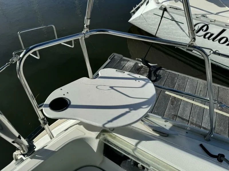 Slide: The Image of Beneteau 381 1999 - 10
