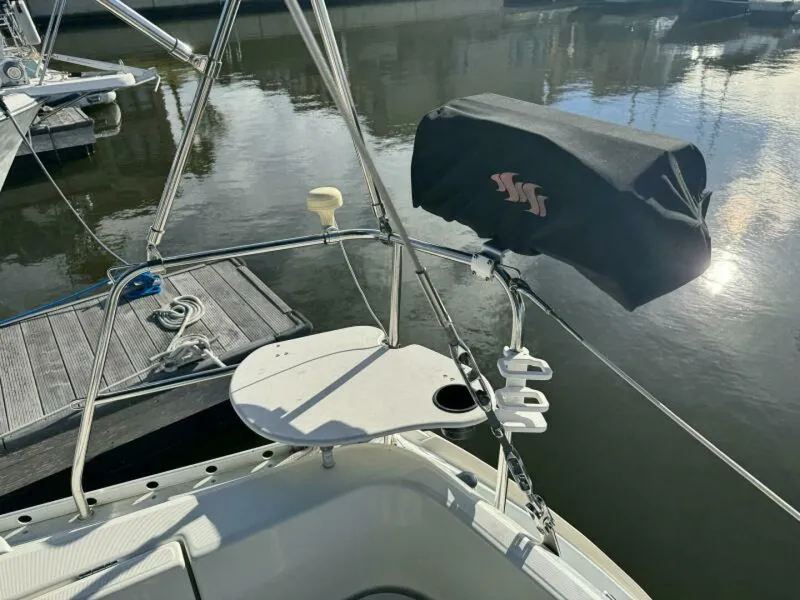 Slide: The Image of Beneteau 381 1999 - 11