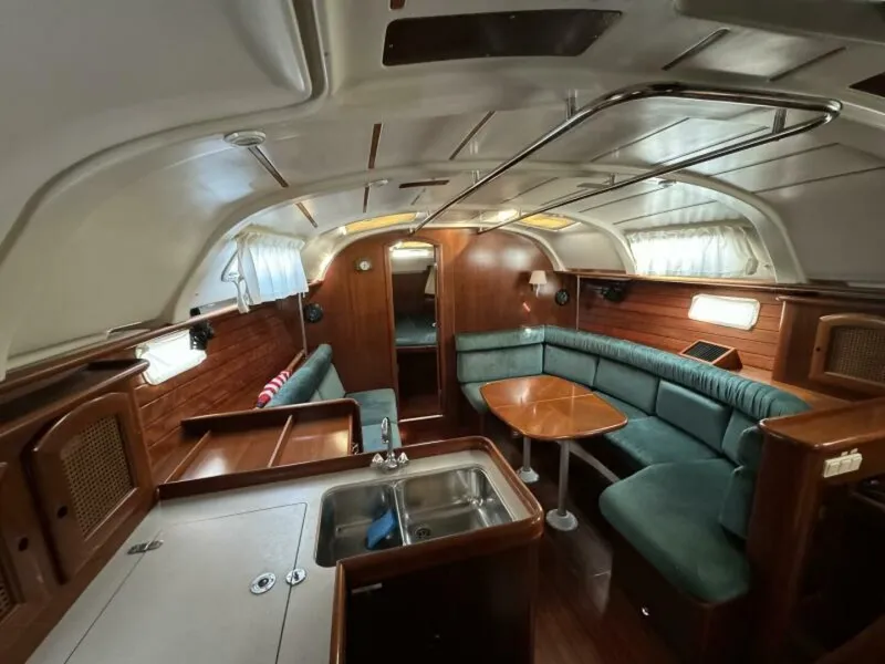 Slide: The Image of Beneteau 381 1999 - 15