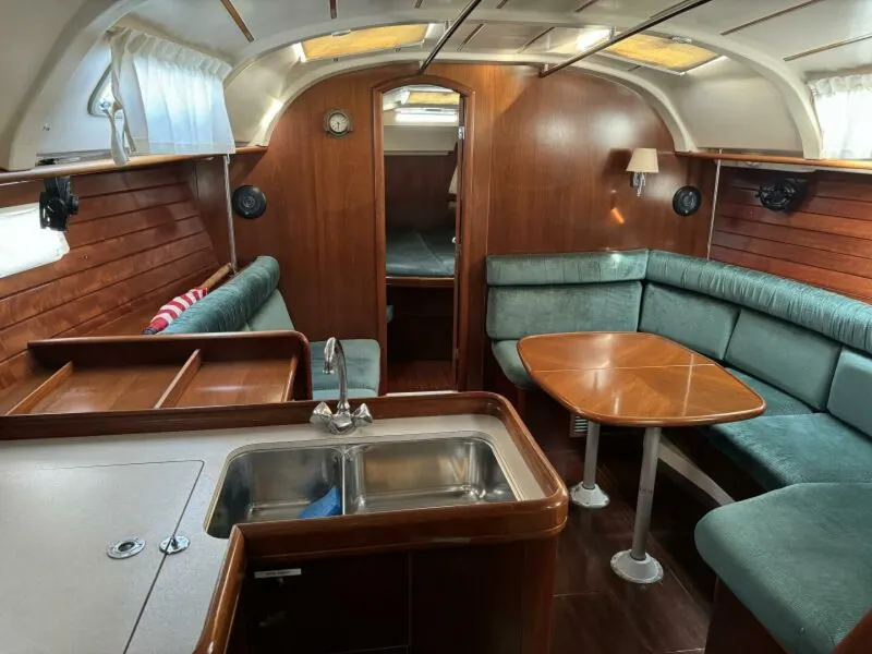 Slide: The Image of Beneteau 381 1999 - 16
