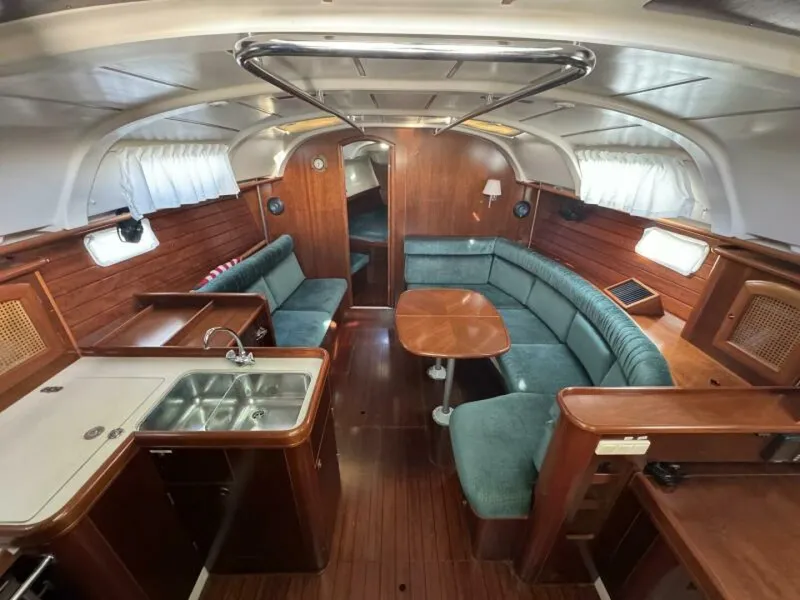Slide: The Image of Beneteau 381 1999 - 17