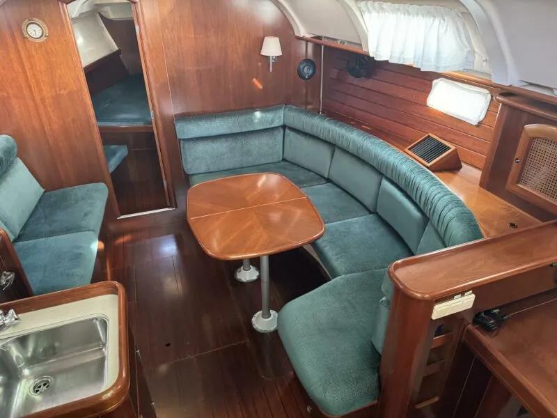 Slide: The Image of Beneteau 381 1999 - 18