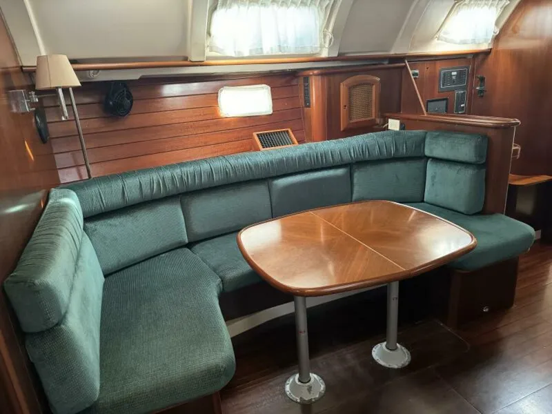 Slide: The Image of Beneteau 381 1999 - 19