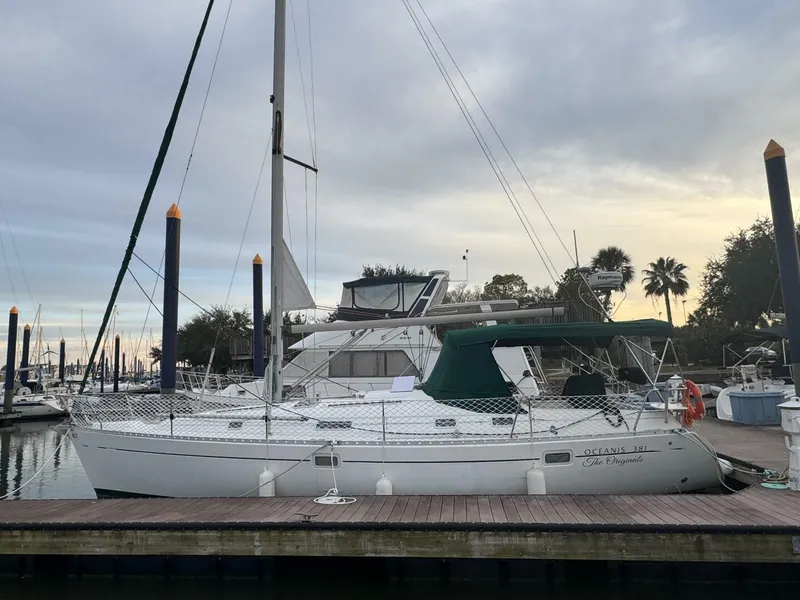 Slide: The Image of Beneteau 381 1999 - 2