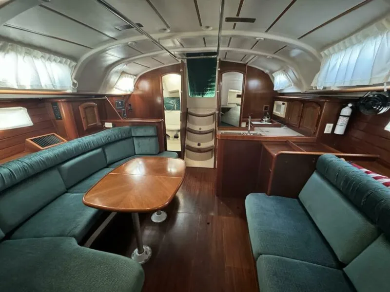 Slide: The Image of Beneteau 381 1999 - 20