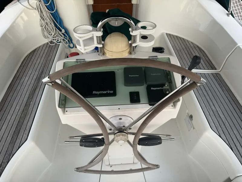 Slide: The Image of Beneteau 381 1999 - 21