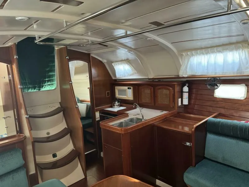 Slide: The Image of Beneteau 381 1999 - 28