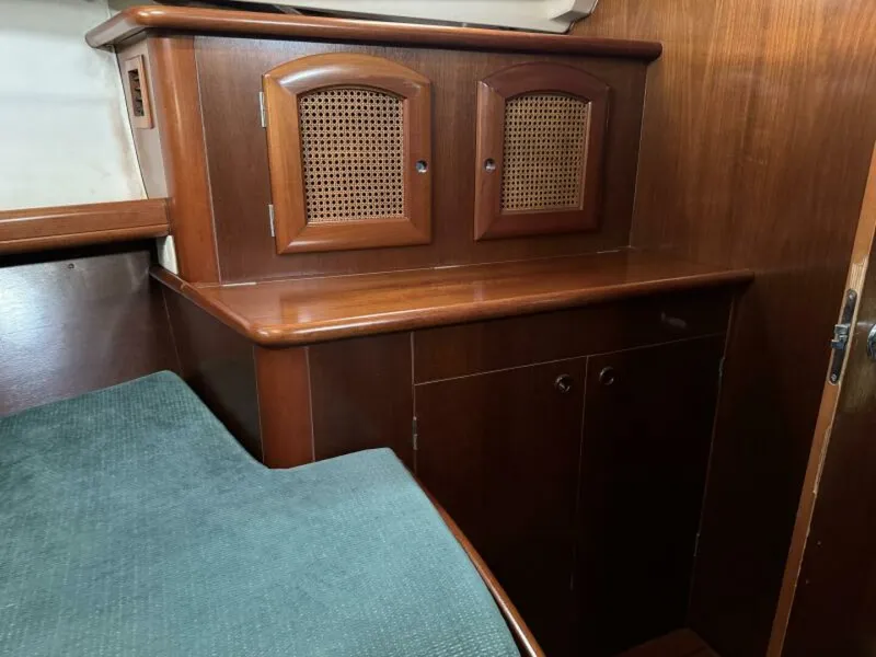 Slide: The Image of Beneteau 381 1999 - 35